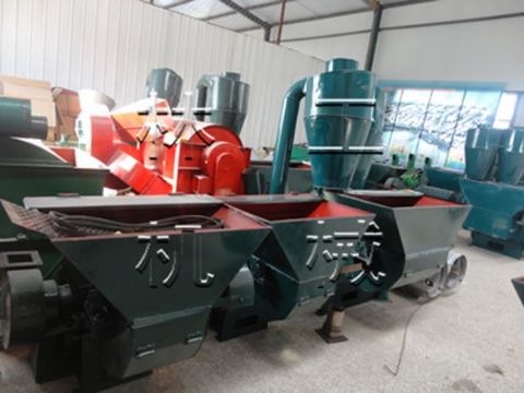 點(diǎn)擊查看詳細(xì)信息<br>標(biāo)題：自動(dòng)進(jìn)料粉碎機(jī) 閱讀次數(shù)：1784