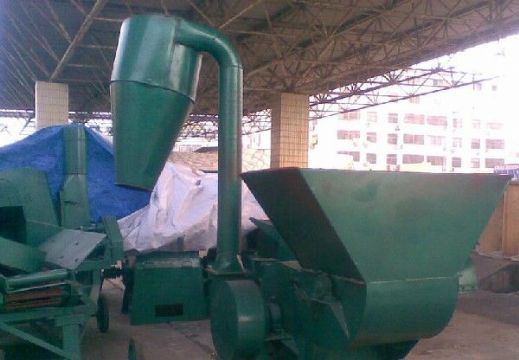 點(diǎn)擊查看詳細(xì)信息<br>標(biāo)題：自動(dòng)進(jìn)料粉碎機(jī) 閱讀次數(shù)：1854