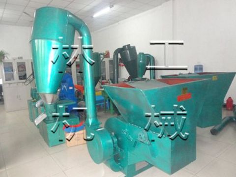 點(diǎn)擊查看詳細(xì)信息<br>標(biāo)題：自動(dòng)進(jìn)料粉碎機(jī) 閱讀次數(shù)：1605