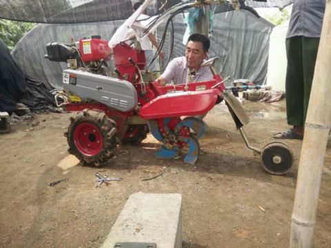 點(diǎn)擊查看詳細(xì)信息<br>標(biāo)題：開(kāi)溝機(jī) 閱讀次數(shù)：2072