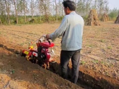 點(diǎn)擊查看詳細(xì)信息<br>標(biāo)題：開(kāi)溝機(jī)　 閱讀次數(shù)：2470